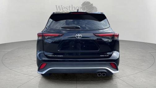 Midnight Black Metallic 2025 Toyota Highlander XSE
