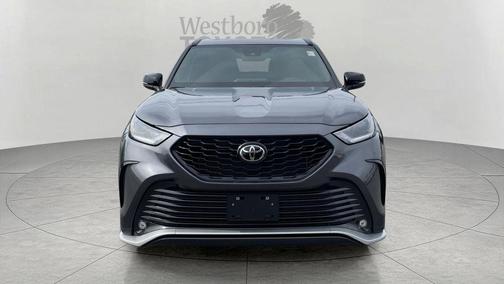 Magnetic Gray Metallic 2025 Toyota Highlander XSE