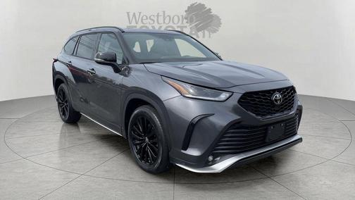 Magnetic Gray Metallic 2025 Toyota Highlander XSE