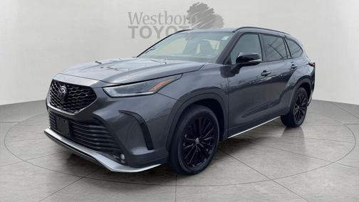 Magnetic Gray Metallic 2025 Toyota Highlander XSE