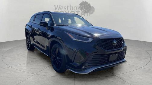 Midnight Black Metallic 2025 Toyota Highlander XSE