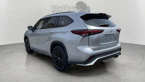 Celestial Silver Metallic 2025 Toyota Highlander XSE
