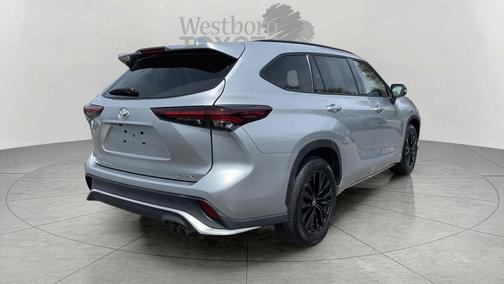Celestial Silver Metallic 2025 Toyota Highlander XSE