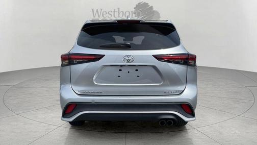 Celestial Silver Metallic 2025 Toyota Highlander XSE
