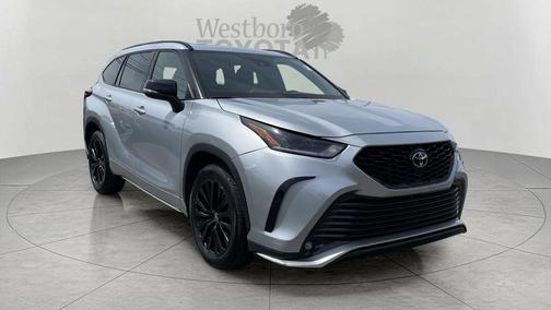 Celestial Silver Metallic 2025 Toyota Highlander XSE