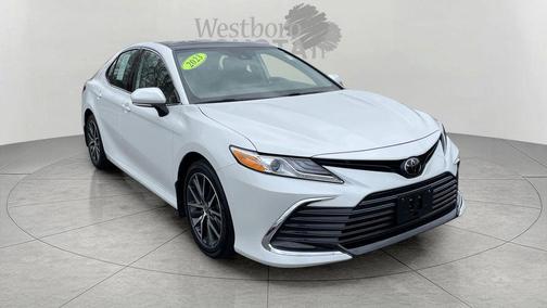 Pearl 2023 Toyota Camry XLE