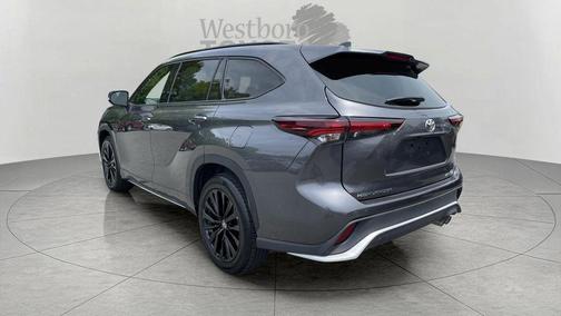 Magnetic Gray Metallic 2025 Toyota Highlander XSE