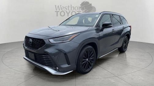 Magnetic Gray Metallic 2025 Toyota Highlander XSE