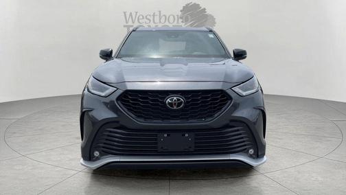 Magnetic Gray Metallic 2025 Toyota Highlander XSE