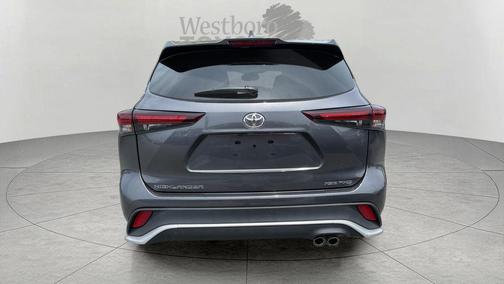 Magnetic Gray Metallic 2025 Toyota Highlander XSE