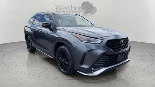Magnetic Gray Metallic 2025 Toyota Highlander XSE