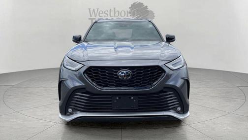 Magnetic Gray Metallic 2025 Toyota Highlander XSE
