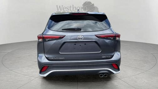 Magnetic Gray Metallic 2025 Toyota Highlander XSE