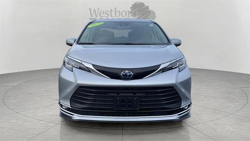 2023 Toyota Sienna XLE