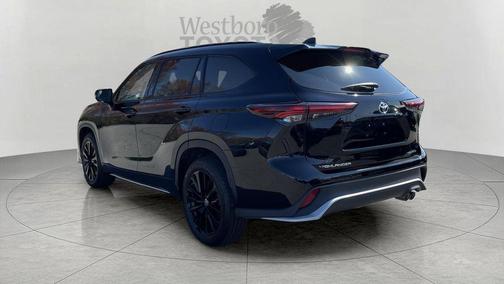 Midnight Black Metallic 2024 Toyota Highlander XSE