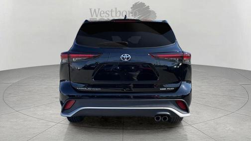 Midnight Black Metallic 2024 Toyota Highlander XSE