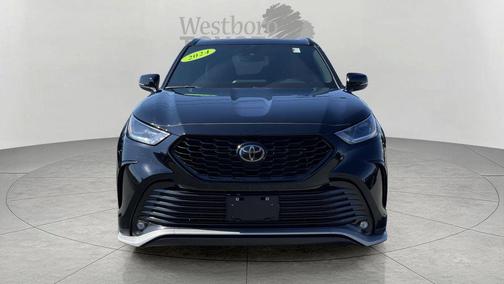 Midnight Black Metallic 2024 Toyota Highlander XSE