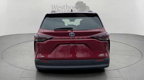Pearl 2023 Toyota Sienna XLE