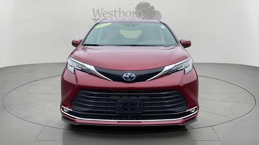 Pearl 2023 Toyota Sienna XLE