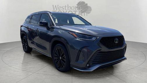 Magnetic Gray Metallic 2025 Toyota Highlander XSE