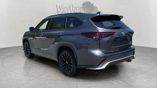 Magnetic Gray Metallic 2025 Toyota Highlander XSE