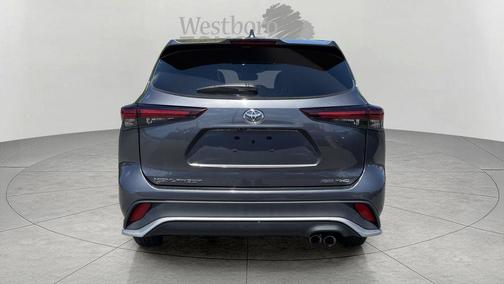 Magnetic Gray Metallic 2025 Toyota Highlander XSE