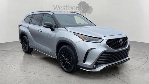 Celestial Silver Metallic 2025 Toyota Highlander XSE