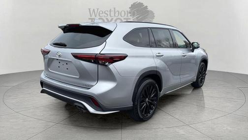 Celestial Silver Metallic 2025 Toyota Highlander XSE