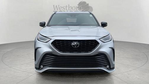 Celestial Silver Metallic 2025 Toyota Highlander XSE