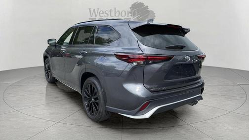 Magnetic Gray Metallic 2025 Toyota Highlander XSE