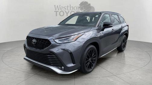 Magnetic Gray Metallic 2025 Toyota Highlander XSE