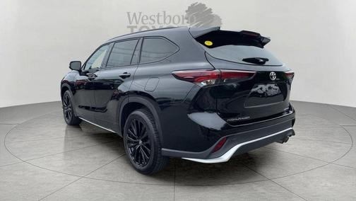 Midnight Black Metallic 2025 Toyota Highlander XSE