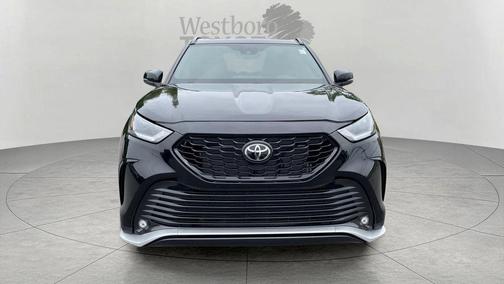 Midnight Black Metallic 2025 Toyota Highlander XSE