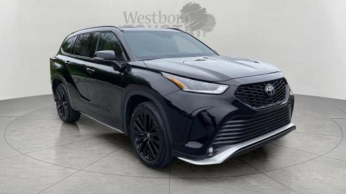 Midnight Black Metallic 2025 Toyota Highlander XSE