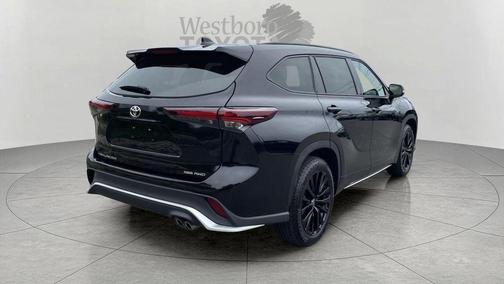Midnight Black Metallic 2025 Toyota Highlander XSE