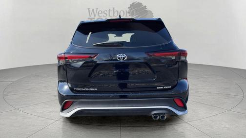 Midnight Black Metallic 2025 Toyota Highlander XSE