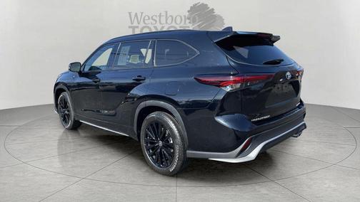 Midnight Black Metallic 2025 Toyota Highlander XSE