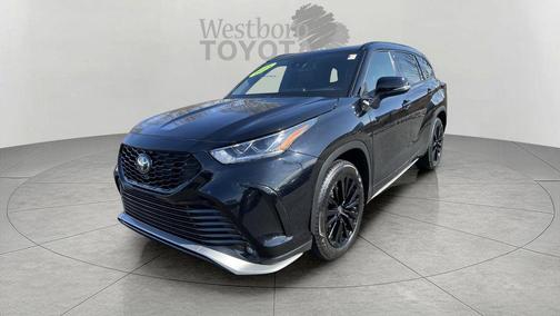 Midnight Black Metallic 2025 Toyota Highlander XSE