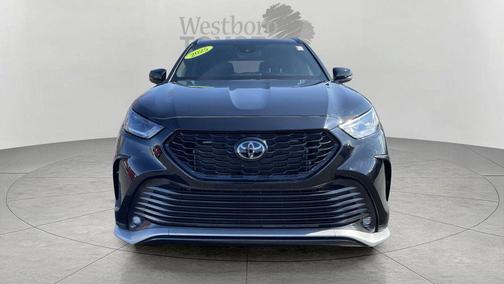 Midnight Black Metallic 2025 Toyota Highlander XSE