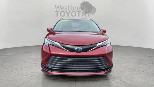 2022 Toyota Sienna LE