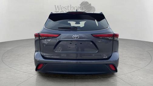 Magnetic Gray 2023 Toyota Highlander XLE