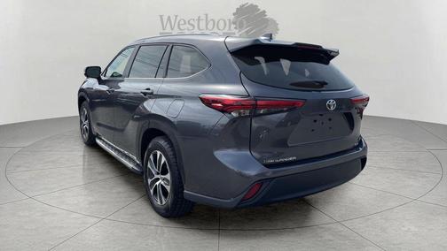 Magnetic Gray 2023 Toyota Highlander XLE