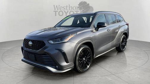 Magnetic Gray Metallic 2024 Toyota Highlander XSE