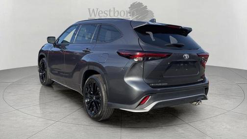 Magnetic Gray Metallic 2024 Toyota Highlander XSE