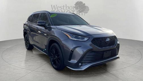 Magnetic Gray Metallic 2024 Toyota Highlander XSE