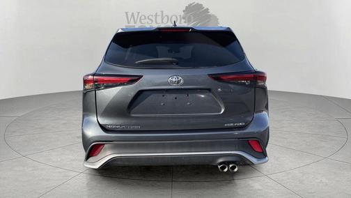 Magnetic Gray Metallic 2024 Toyota Highlander XSE