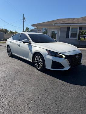 Pearl White Tricoat 2023 Nissan Altima 2.5 SV