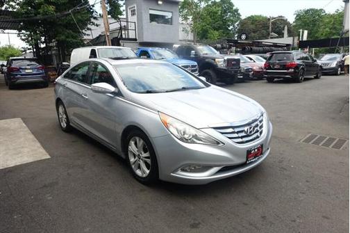 2011 Hyundai SONATA Limited