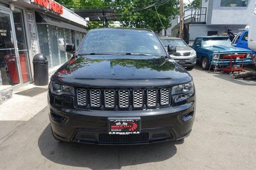 Black 2019 Jeep Grand Cherokee Altitude