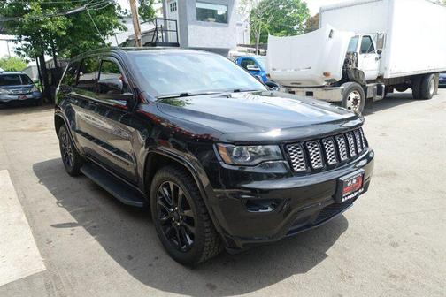 Black 2019 Jeep Grand Cherokee Altitude